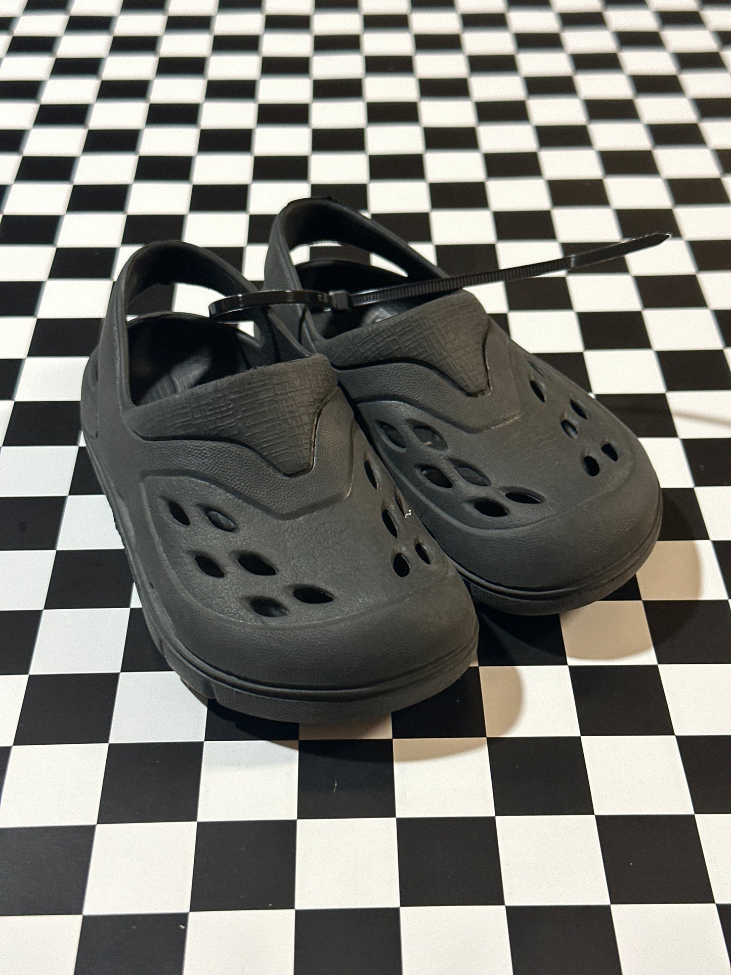 Black slip on shoes size 6
