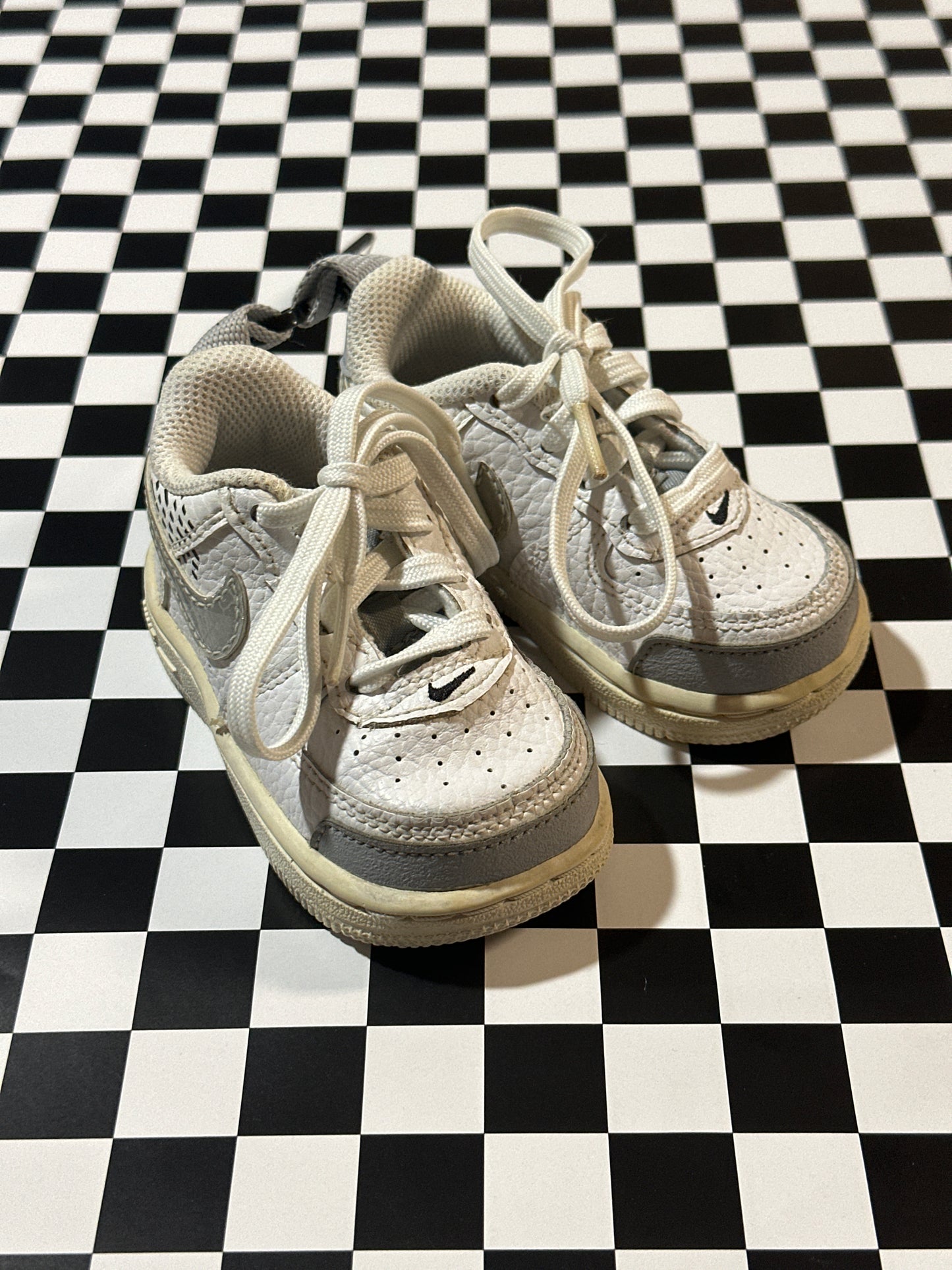 Nike Air Force 1 LV8 2 shoe size 4c