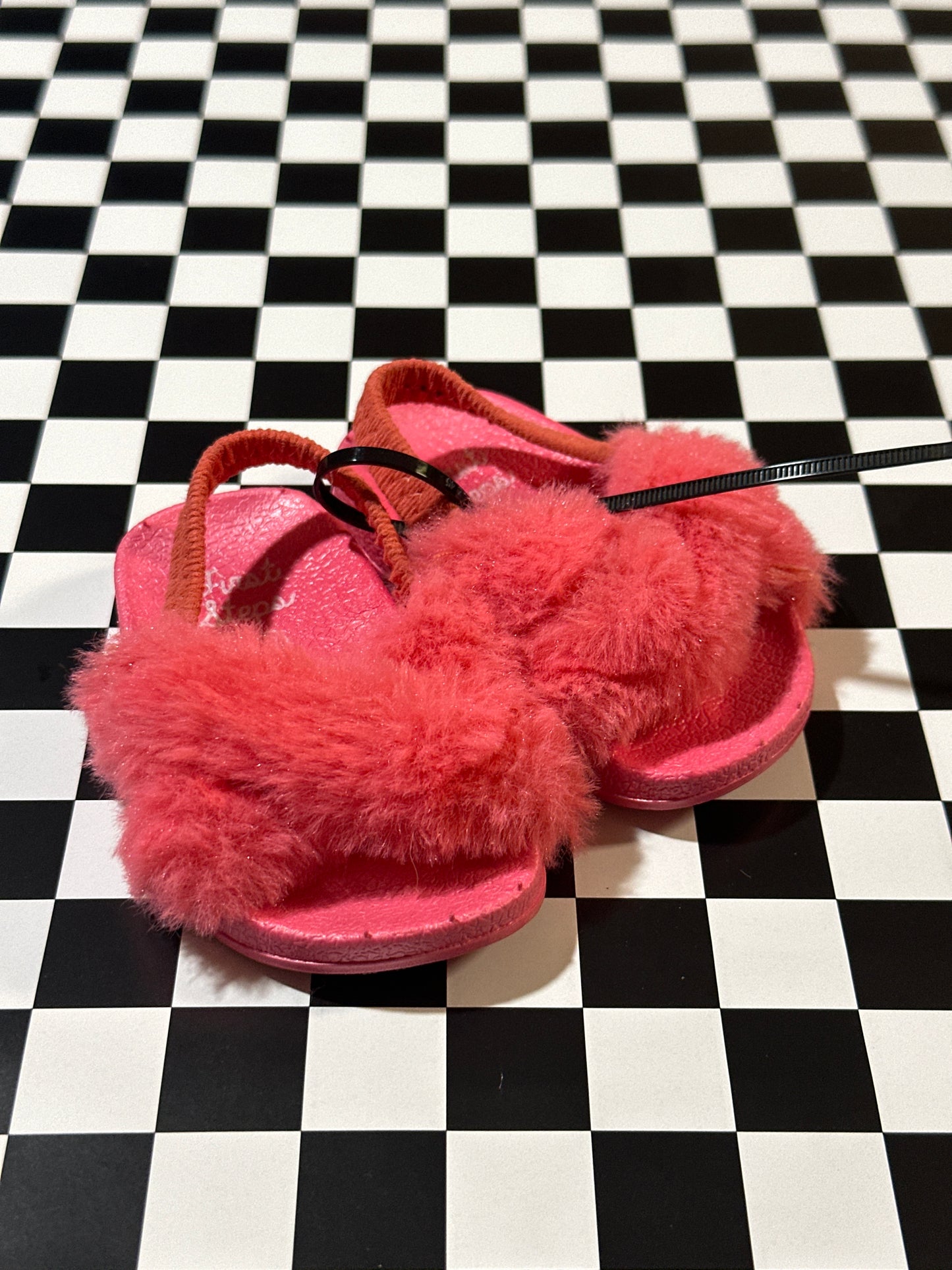 Pink girls fuzzy slide size 2