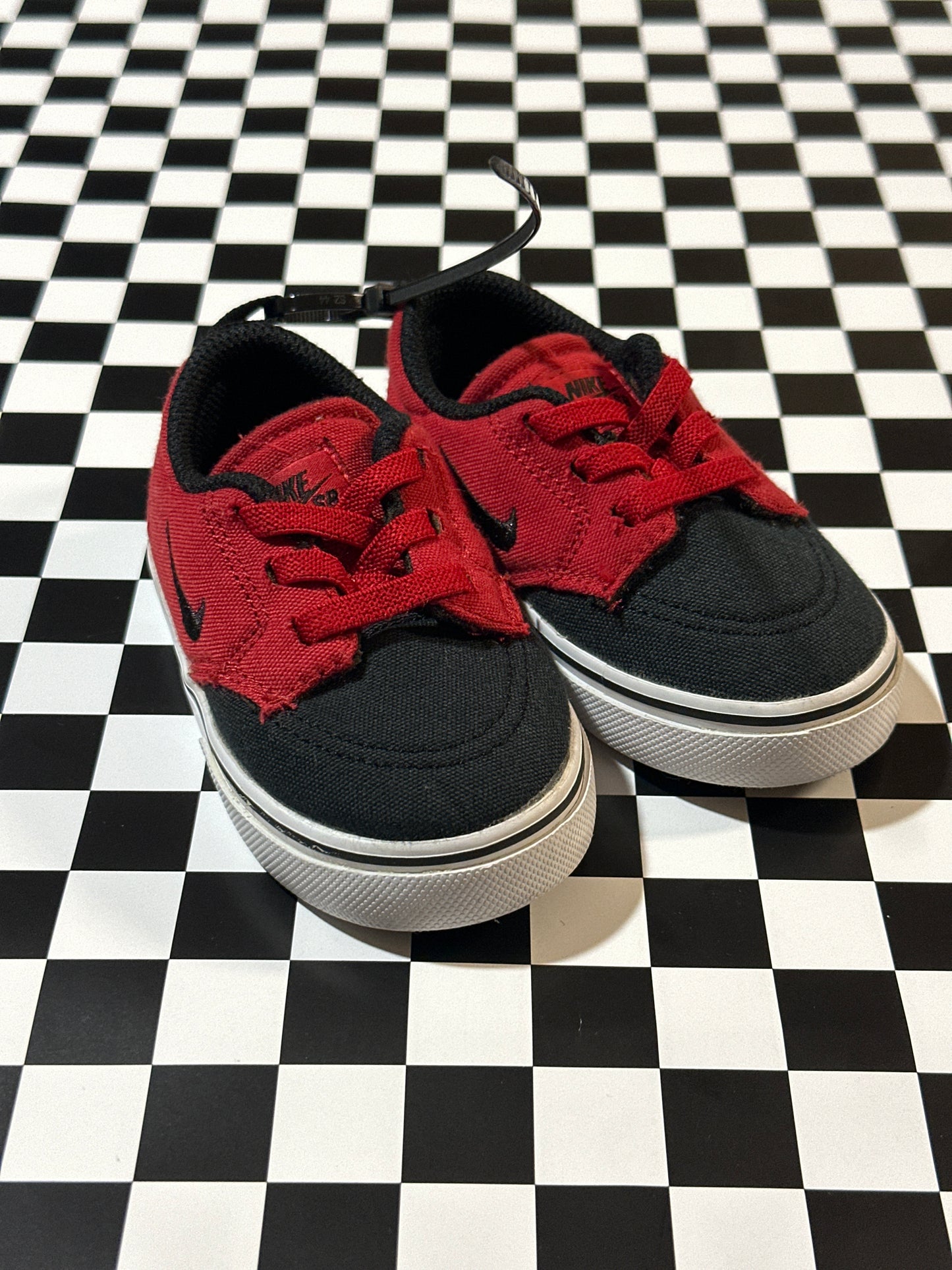 Nike SB Clutch toddler shoes size 5c