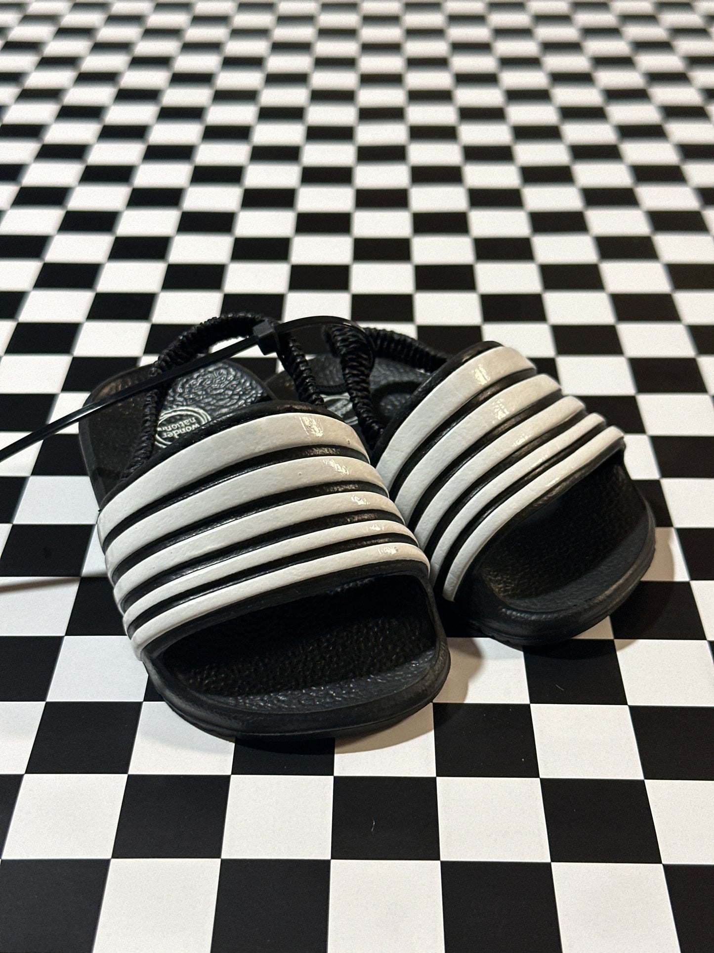 WN kids slides size 3 black and white