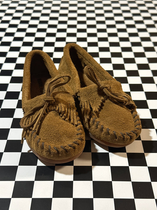 Minnetonka Kilty Hardsole Moccasins shoes size 11