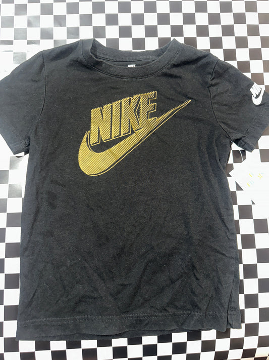 Nike Boys Tshirts size 6 black and Gold