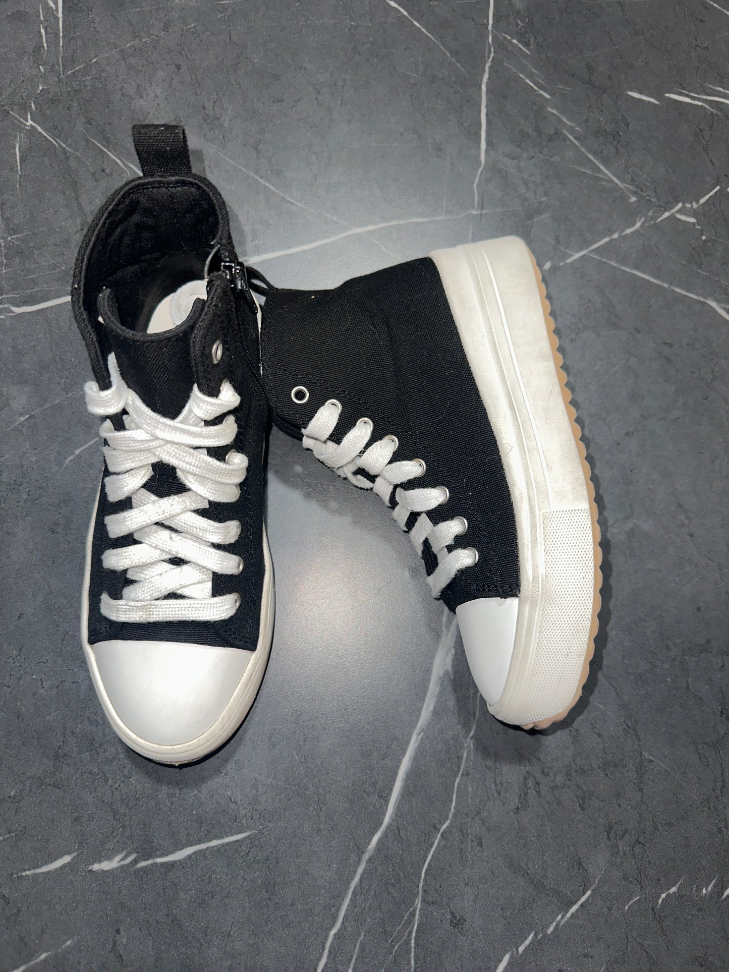 Blakely High-Top Sneakers by Art Class