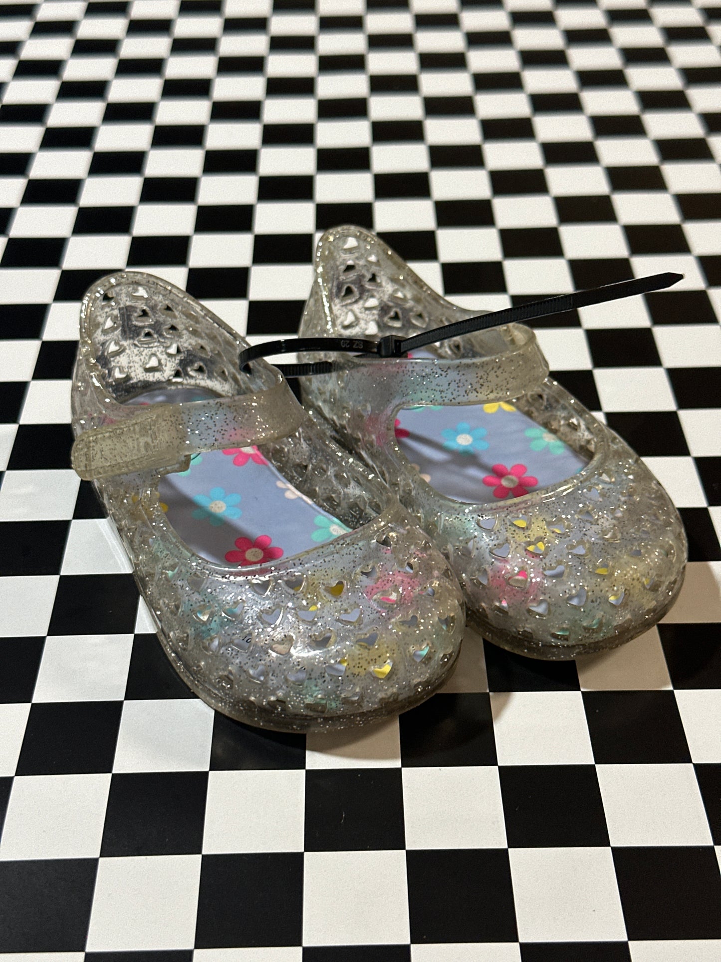 WN girls sandal flower size 5