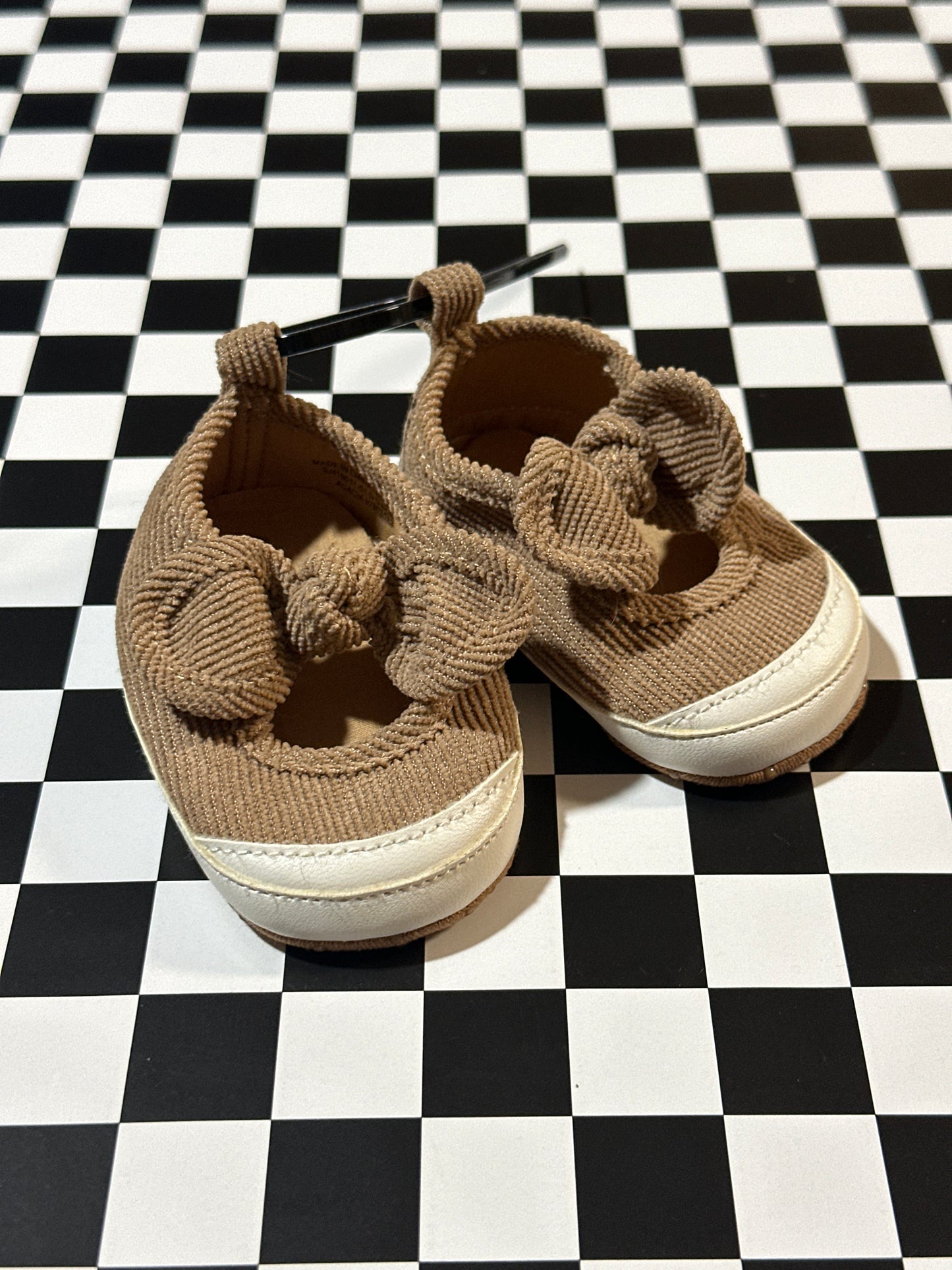 Old Navy Corduroy Bow-Tie Sneakers size 0-3months