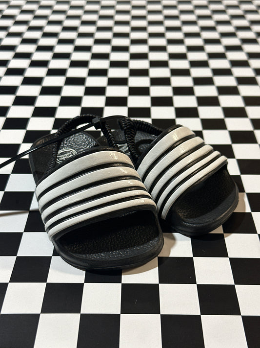 WN kids slides size 3 black and white