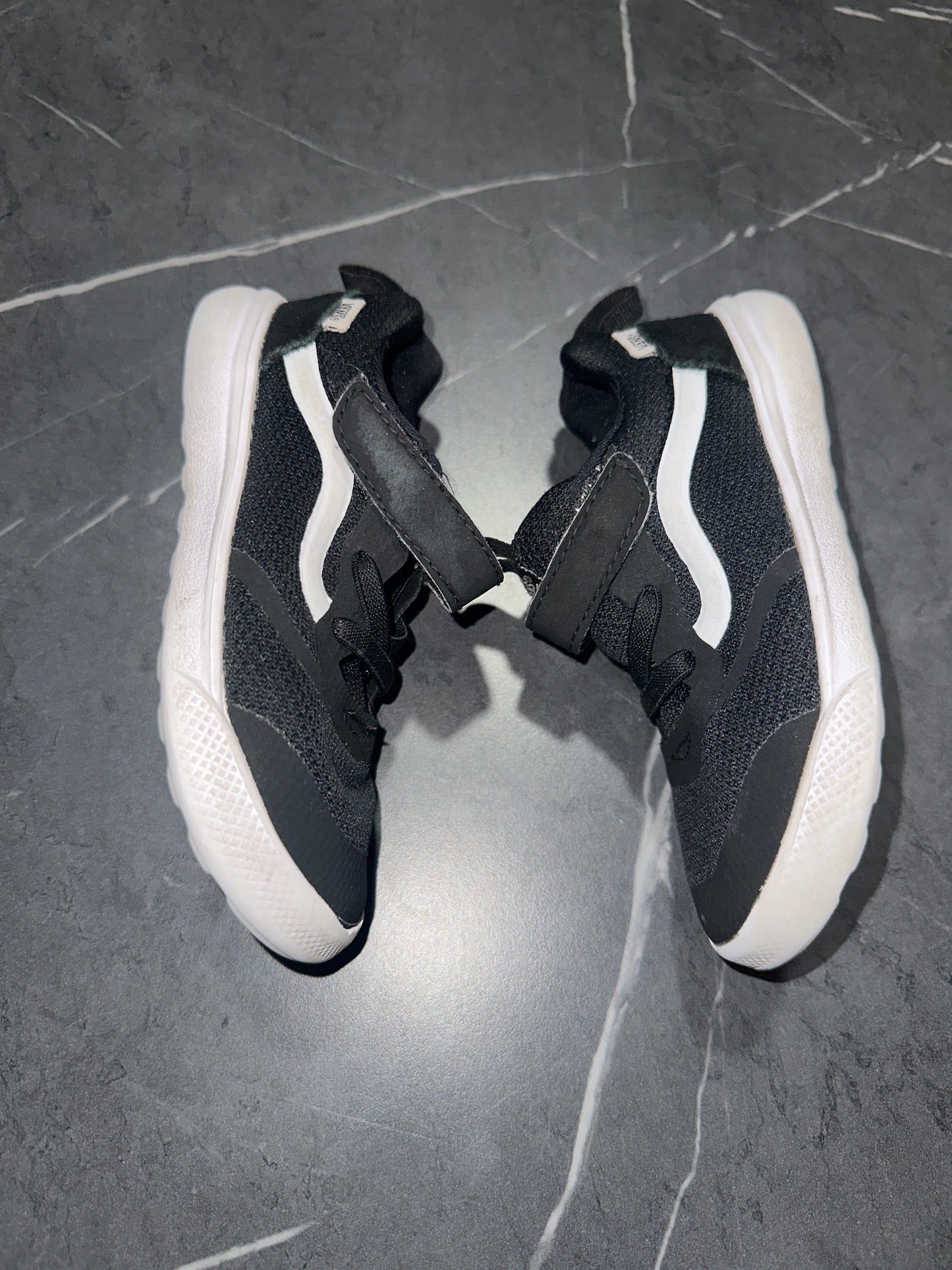 Vans UltraRange 2.0 shoes in a black