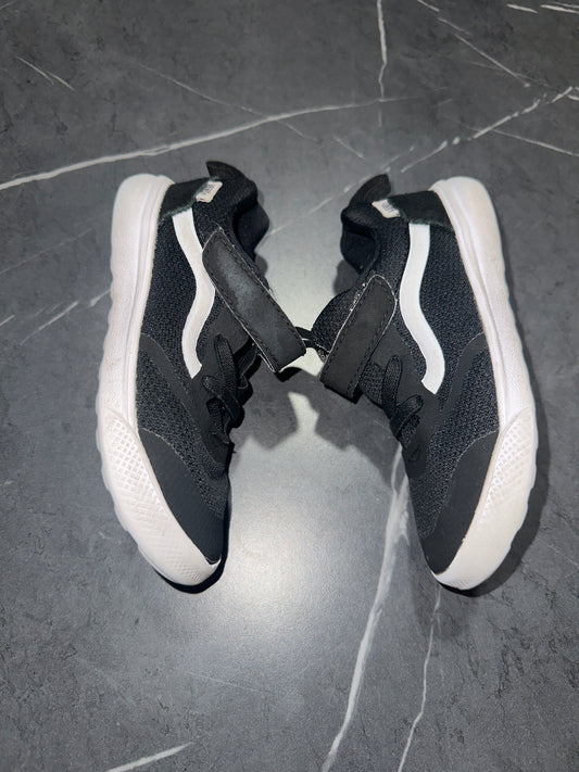 Vans UltraRange 2.0 shoes in a black