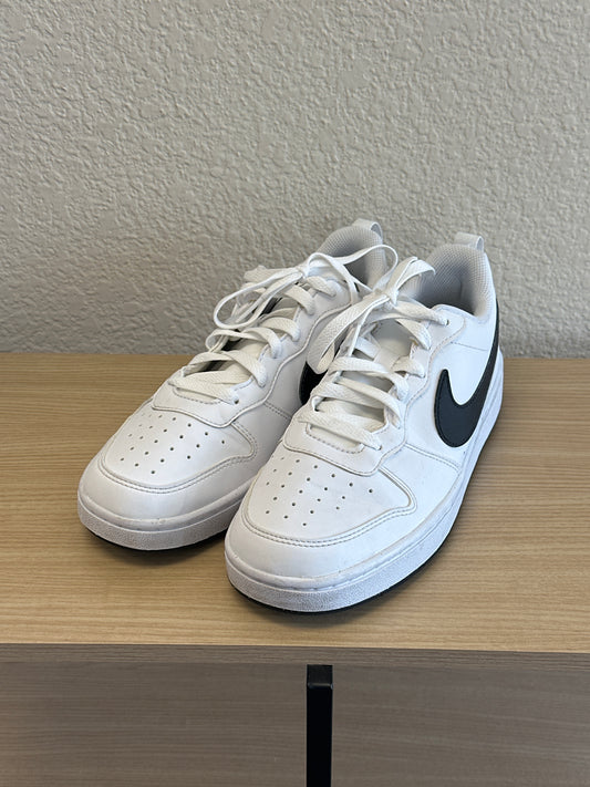 Nike Court Borough Low sneaker size 7y