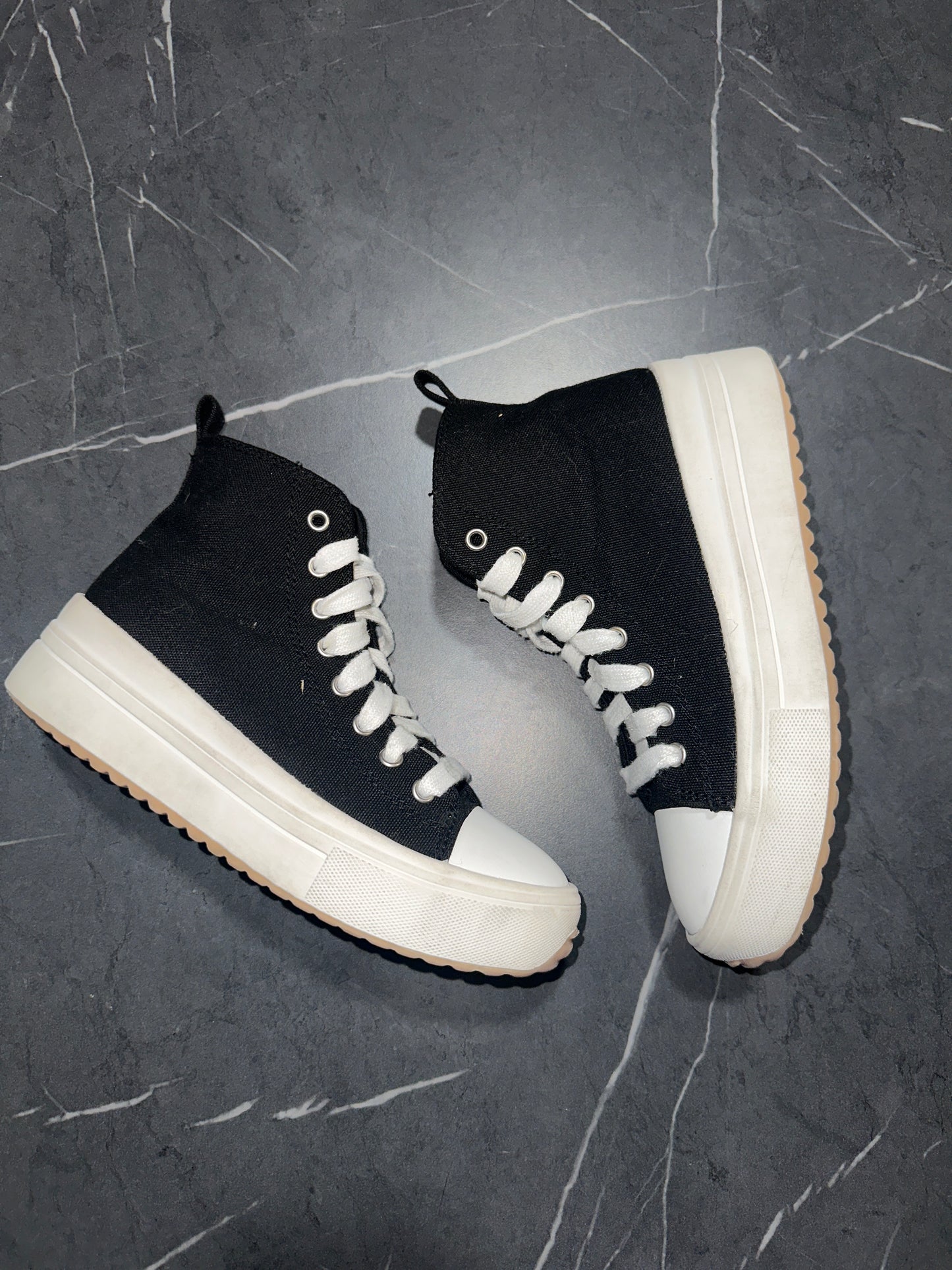 Blakely High-Top Sneakers by Art Class