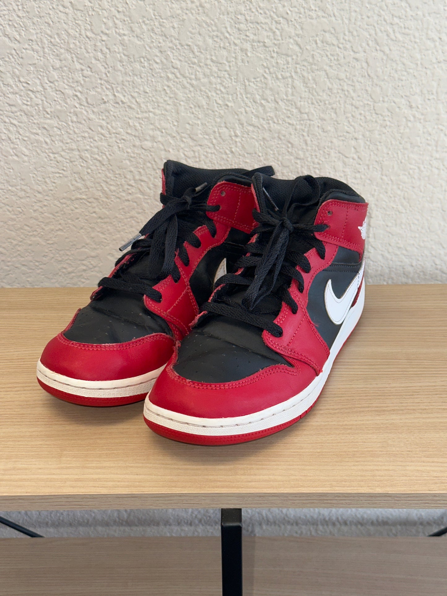 Nike Air Jordan 1 Mid sneakers size 7y