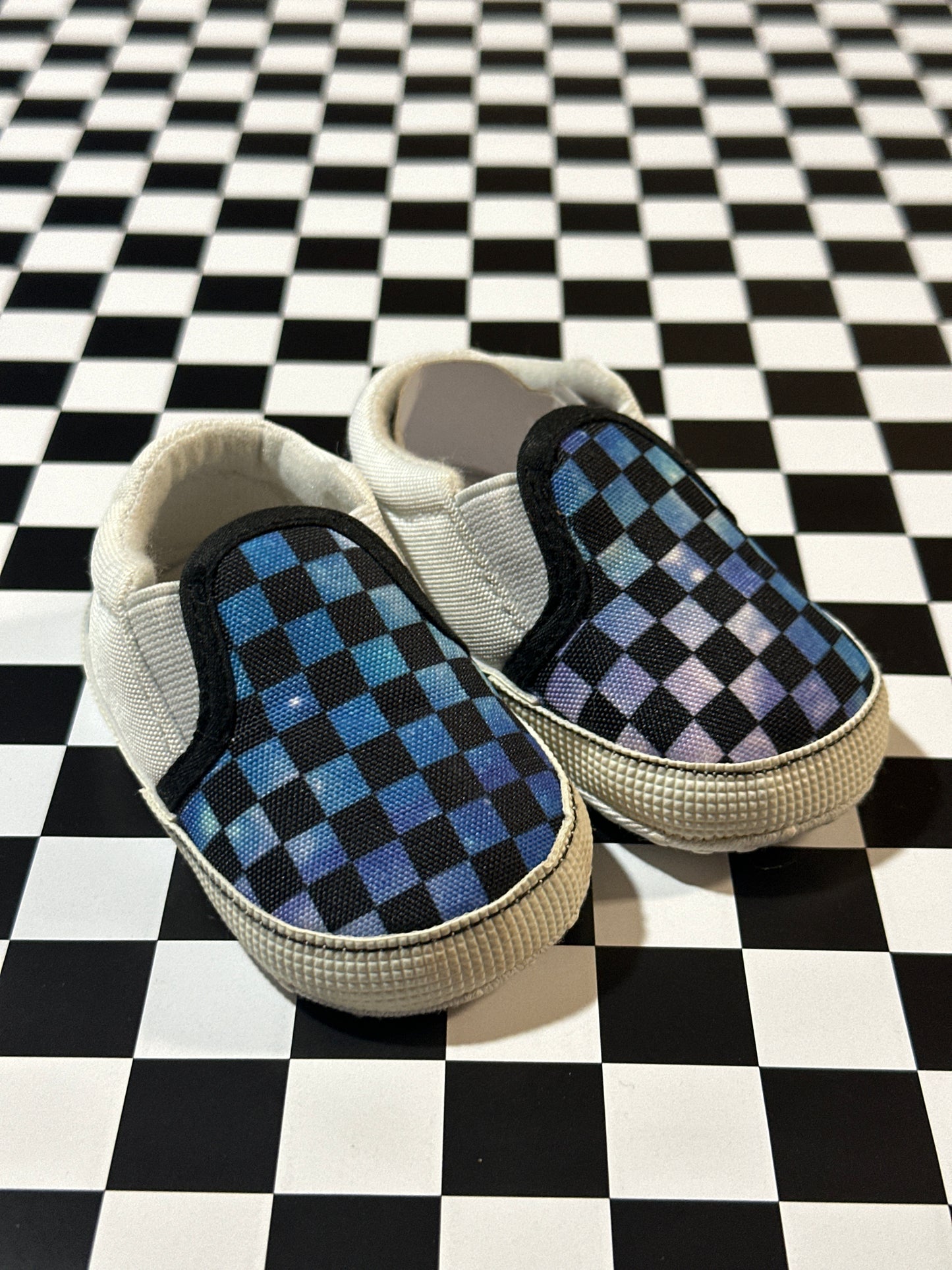 Rabeisir crib shoe size 11 blue checkered
