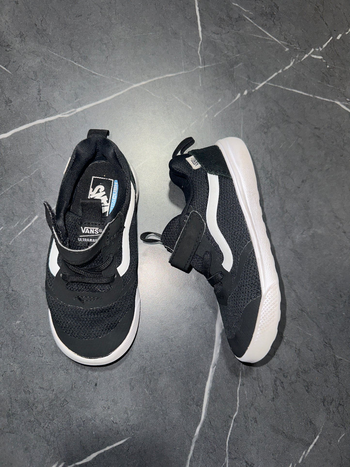 Vans UltraRange 2.0 shoes in a black
