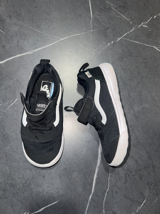 Vans UltraRange 2.0 shoes in a black