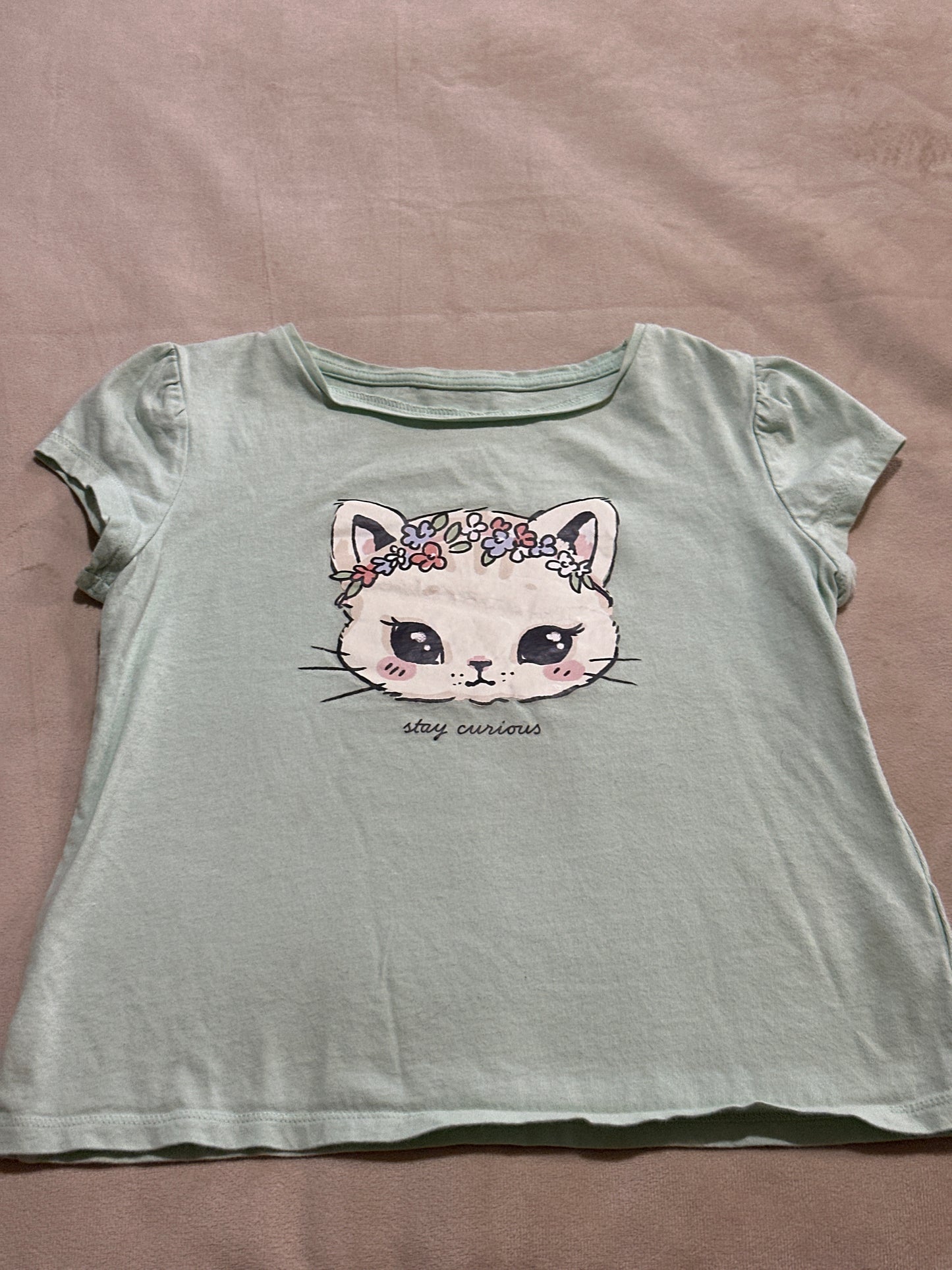 H&M girls Cat shirt size small (6-7)