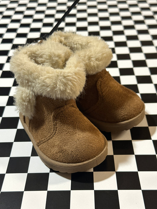 WN Girls Fuzzy Brown boot size 2