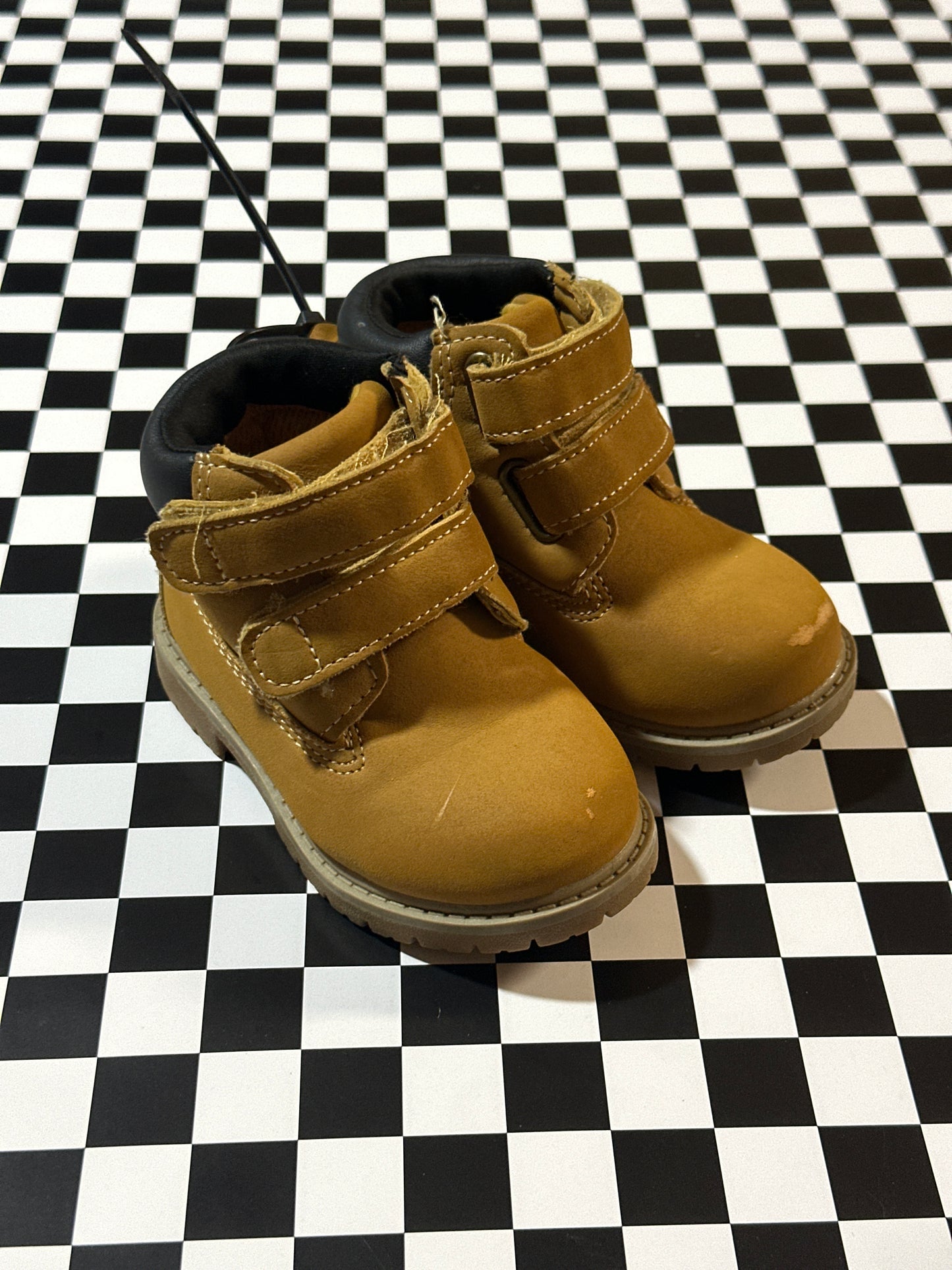 WN brown boys boot size 5